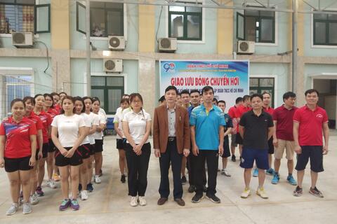Giao lưu bóng chuyền hơi kỉ niệm 90 năm ngày thành lập Đoàn thanh niên cơ sở Hồ Chí Minh.