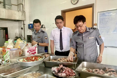 Chi cục An toàn vệ sinh thực phẩm kiểm tra an toàn vệ sinh thực phẩm trong dịp Tết trung thu và Lễ hội Thành Tuyên 2022